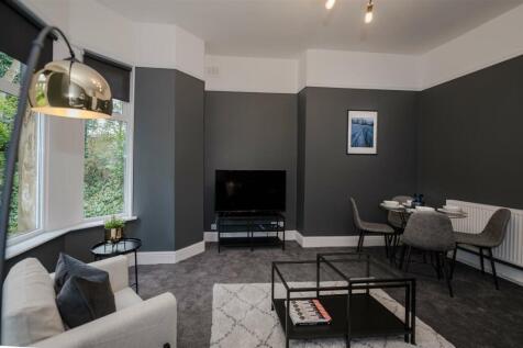 2 bed flat to rent Durham Rd, London SW20