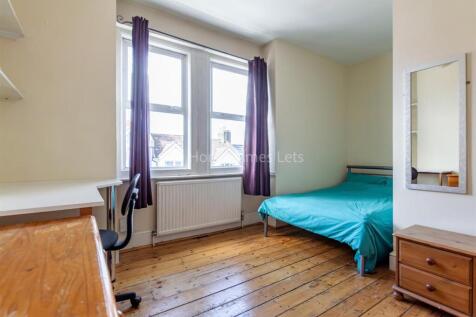 18713334 Bedroom(FFFront2)-15.jpg