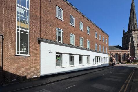 Top floor apartment in the city centre