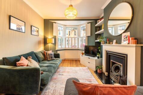 Sitting Room To Fron