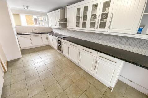 Kitchen (2).jpg