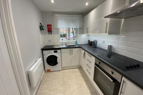 28 Prince Regent Court, Leamington Spa photo 3