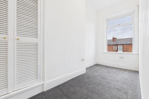 CAM03729G0-PR0167-STILL018