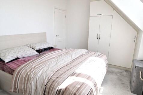 Feltham Hill Road, Ashford, Surrey, TW15 photo 4
