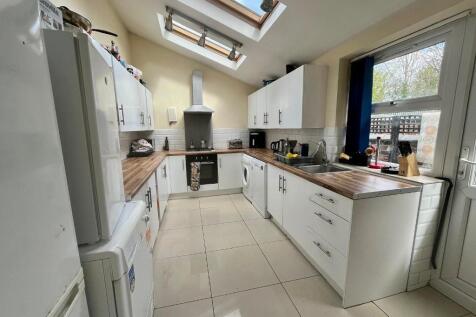 5-bed terraced on Whitby Road, Fallowfield, Manchester, M14 6QH, £3,250/mo