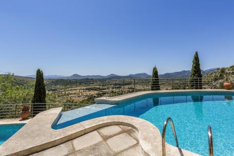 LUXURY VILLA WITH PANORAMIC VIEWS OF THE BAY OF PUERTO POLLENSA