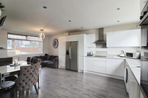 OPEN-PLAN KITCHEN