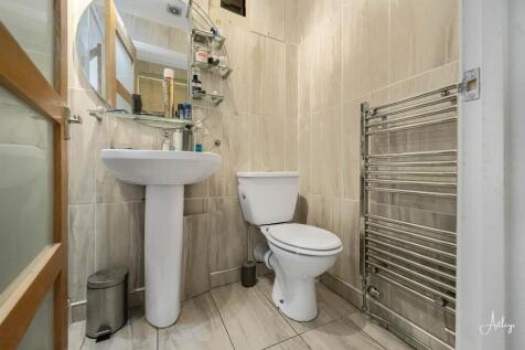 Annex Number One Shower Room