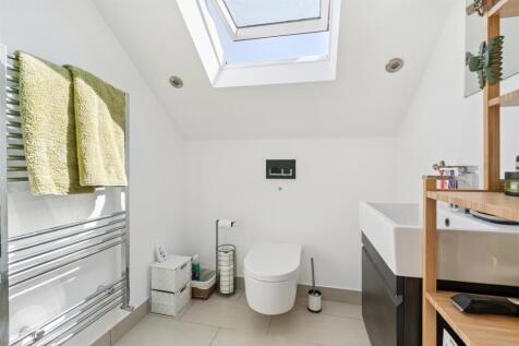 Flat C 5 Oxford Ave SW20 bathroom 1.jpg