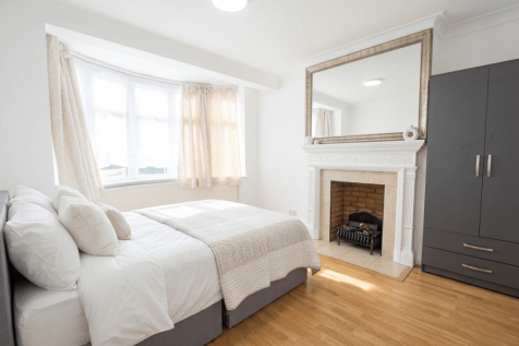 Double and Single Rooms to rent