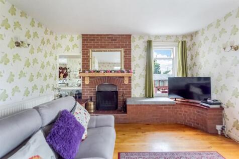 5 bed, 3 bath Detached in Cardiff - Photo 3