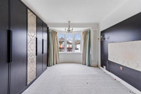 41 Oaklands Avenue, Isleworth TW7-38.jpg