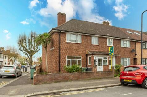 London, E10 - property photo