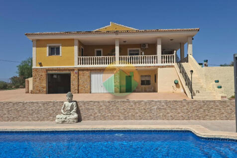 4 Bedroom Detached For Sale-LEIVA05-1