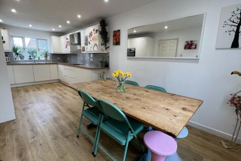 Kitchen/dining ro...