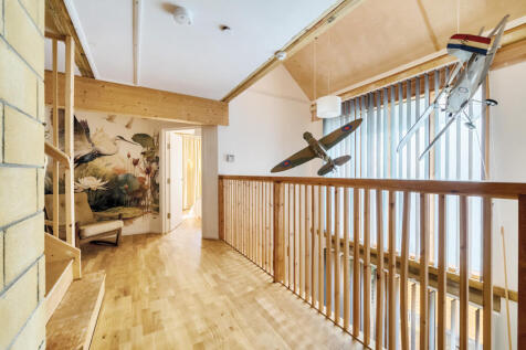 1332899-4-688c8ab...