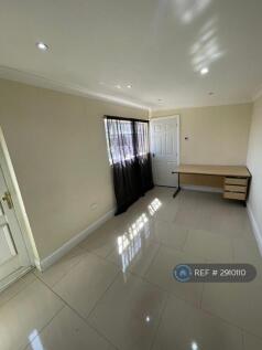 Fairdale Gardens, Hayes, UB3 photo 4