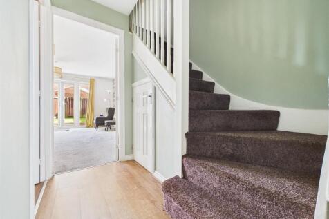 Light &amp; Spacious Hallway