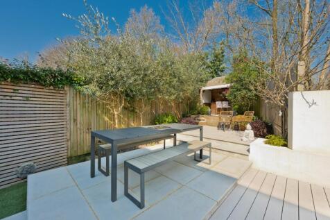 Garden and Bar