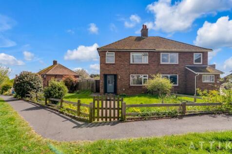 10 Queens Drive, Halesworth IP19 8DN (26).jpg