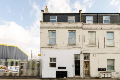 2-bed flat on Ilderton Road Peckham SE15, £1,900/mo