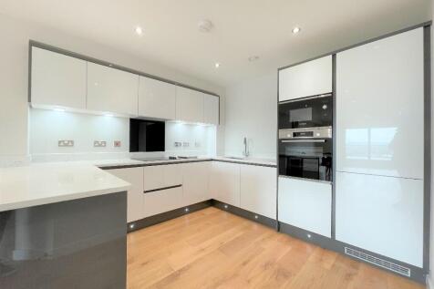 3 bed flat to rent Cinnamon Close, Croydon CR0