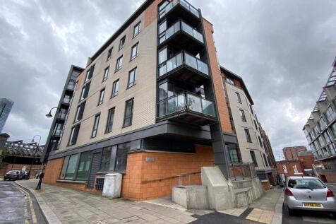 Available now. Jordan Fishwick are the proud to present this beautifully presented third floor apartment in the prestigious 360 Apartments development. The apartment is well proportioned throughout an