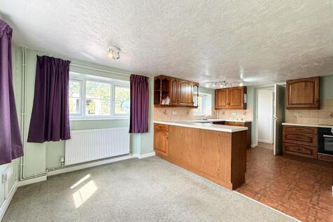 OPEN PLAN KITCHEN/LIVING SPACE