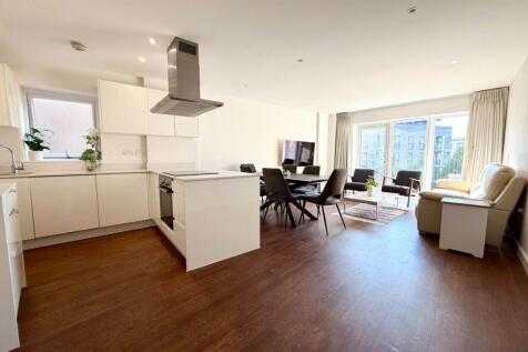 Royal Court, Stanmore Place, Stanmore photo 4