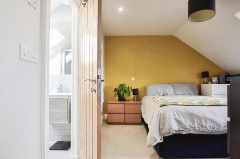 Master Bedroom &amp; En-suite