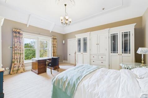 CAM04201G0-PR0078-STILL033