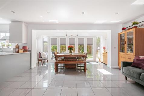 5 Sycamore Close -15.jpg