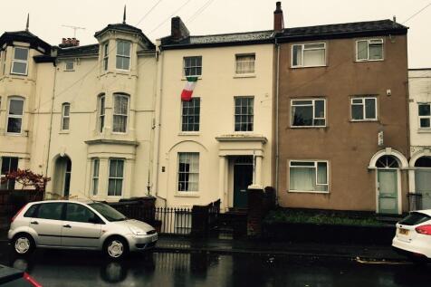 Tachbrook Road, Leamington Spa, Warwickshire, CV31. 10 bedroom semi-detached house