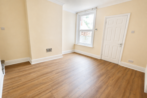 New Road  Fareham  UNFURNISHED photo 3