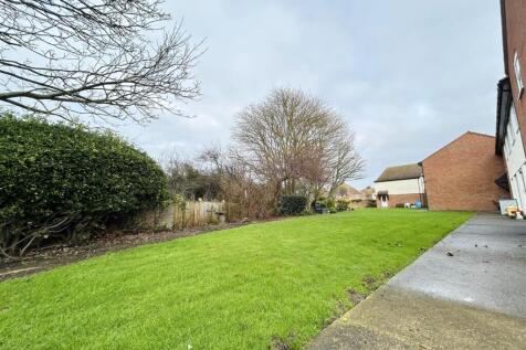 COMMUNAL GARDENS GROUND SPACE