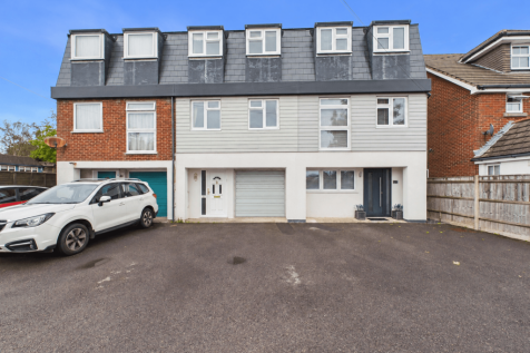 4 Bedroom Terraced House for Rent