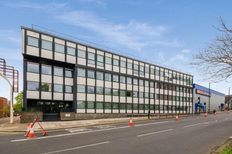 Studio flat on Middlesex (Flat 1-124), Spring Villa Road, Edgware, HA8, £1,200/mo