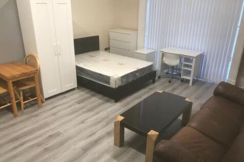 Studio flat on Upper Parliament Street, Liverpool, Merseyside, L8, £823/mo