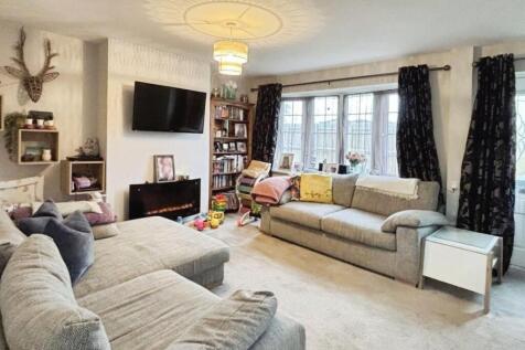 93 Kestrel lounge a.jpg