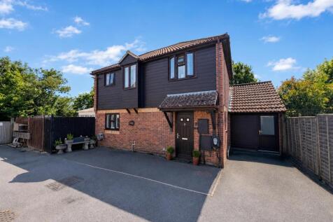 9 Rookwood Close - Front Shot.jpg