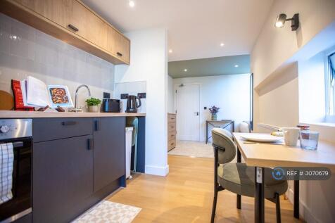 Room 4 Kitchenette Dining Space