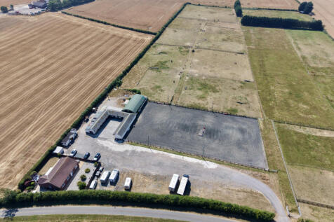 Equestrian Facility with Detached 3 Bedroom Bunga