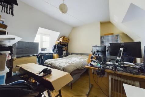 CAM01358G0-PR0074-STILL010.jpg