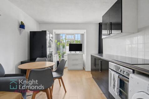 Kitchen &amp; Living Area