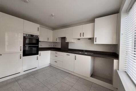 3-bed house on Copper Works Way, Walsall, WS3, £1,350/mo