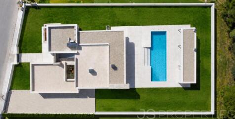 MODERN LUXURY VILLA CLOSE TO THE BEACHES OF PUERTO POLLENSA 