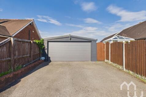 Garage/Driveway