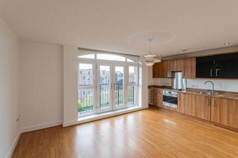 Lounge &amp; Dining Kitchen