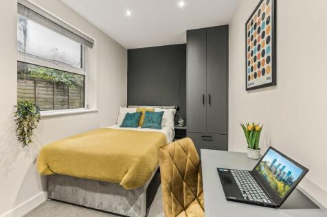 Room 5 - Ensuite