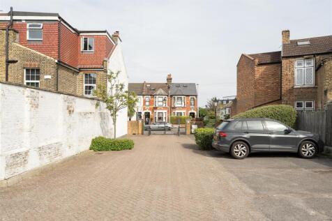 Beechcroft Road, E18